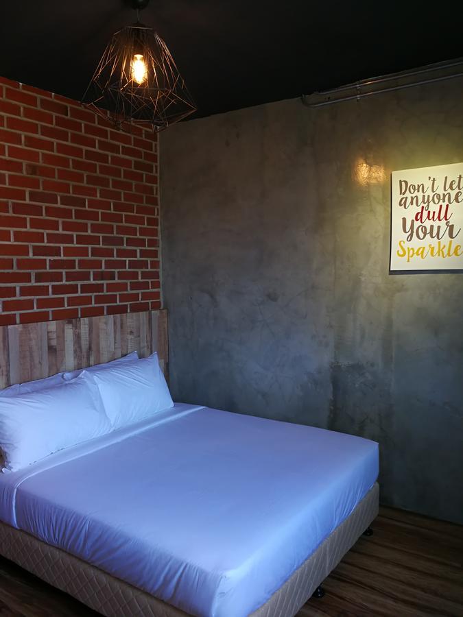 The Rise Room Kuala Terengganu Eksteriør bilde A room at the hotel