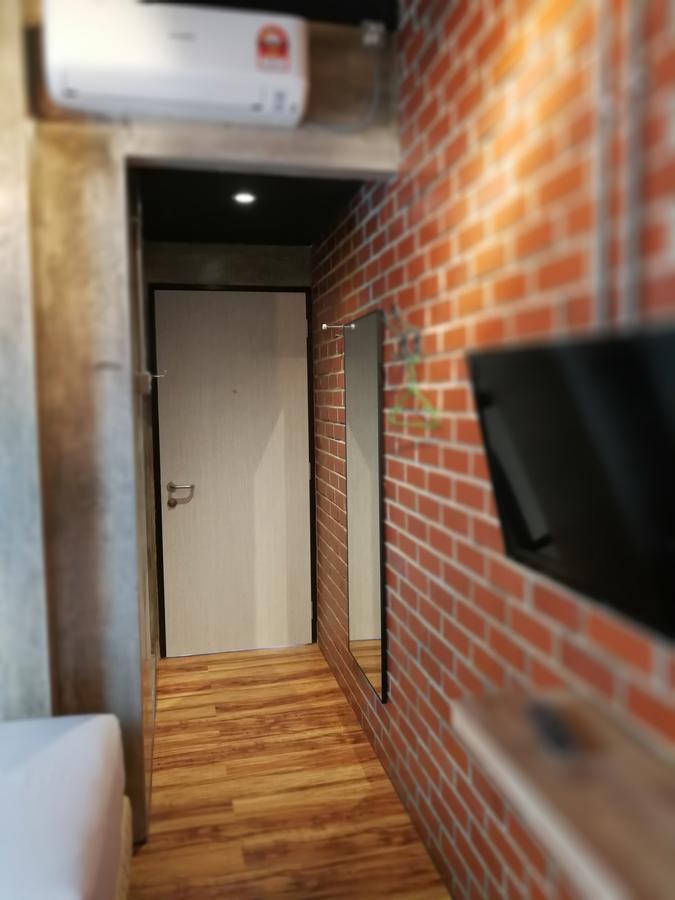 The Rise Room Kuala Terengganu Eksteriør bilde A corridor in a house